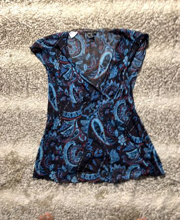 CL Essentials blau Paisley-Print transparente Kurzarmbluse