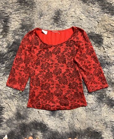 Rotes Floralprint-Oberteil