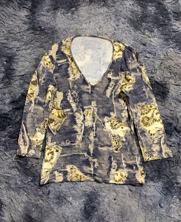 Langarm-V-Ausschnitt bedrucktes Shirt