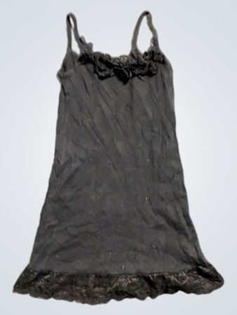 Schwarzes Top mit Spitzenrand