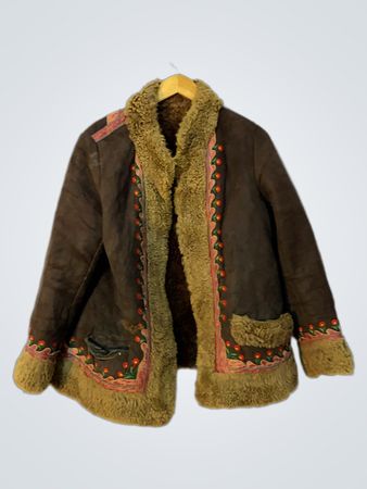 Veste en daim marron avec bordure brodée et col en shearling