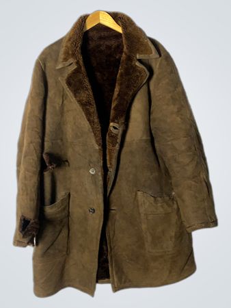 Manteau en daim marron doublé de shearling