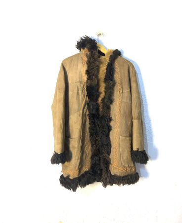 Manteau en daim marron avec doublure en fourrure