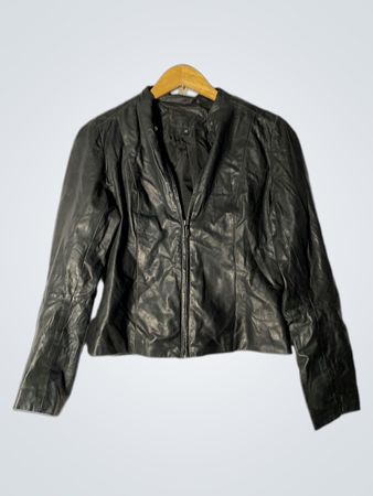 Schwarze Lederjacke mit Größe 38 Etikett