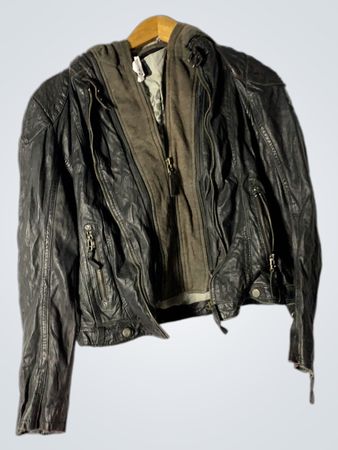 Schwarze Lederjacke mit Kapuze