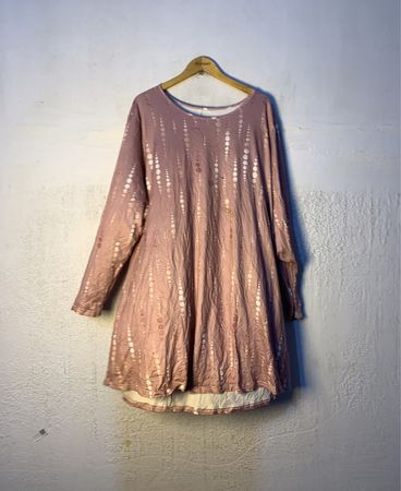 Rosa Langarmkleid mit Punktmuster