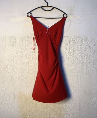 Rotes Raffung V-Ausschnitt Kleid
