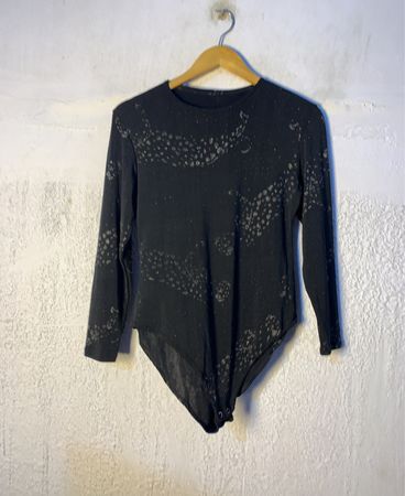 Schwarzer Langarm-Bodysuit mit Muster