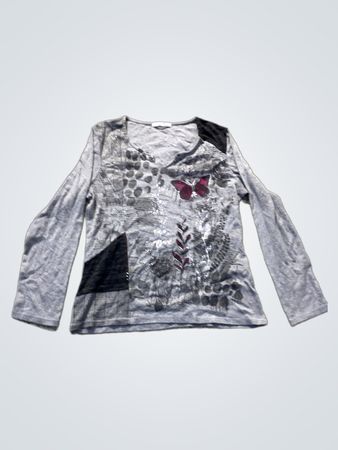 Graues Langarmshirt mit Schmetterlings- und Blumenmuster