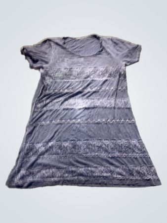 Graues T-Shirt-Kleid mit Spitzenverzierung