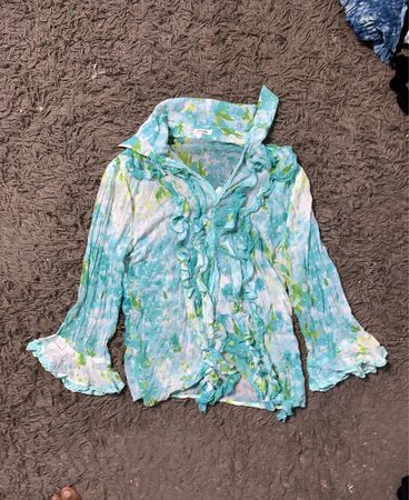 El Corte Inglés Blaue und grüne Blumenmuster Rüschenshirt