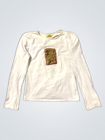 Weißes Langarmshirt mit grafischem Detail
