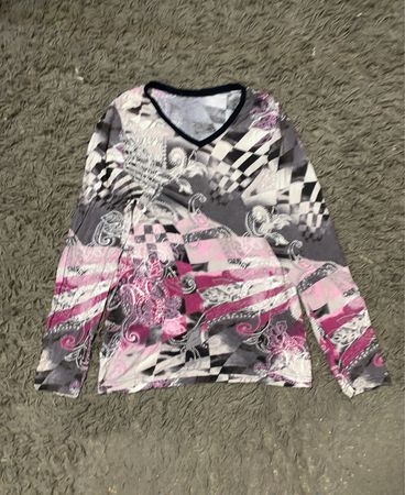 Langarm V-Ausschnitt T-Shirt mit abstraktem Druck
