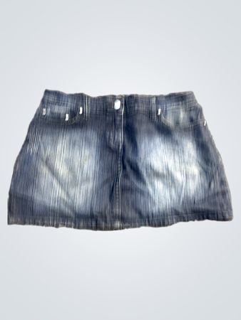 Jeansrock mit Herzverzierung