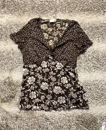 Projekt Klassisches Braun Blumendruck Transparenter Top