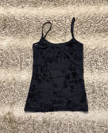 Schwarzes Blumenmuster-Trägertop