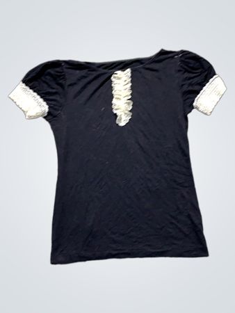 Marineblaues T-Shirt mit weißen Spitzenbesätzen