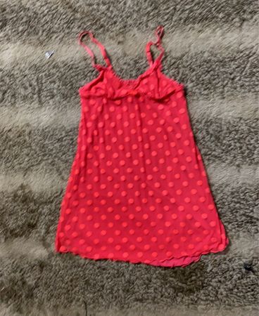 Rotes Polka-Punktemini-Kleid
