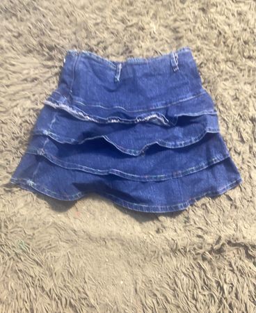 Denim-Rüschenshorte
