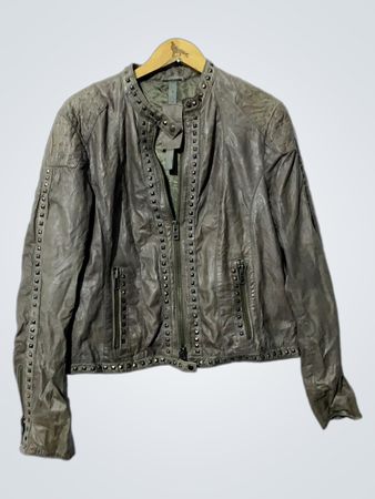 Nietenlederjacke