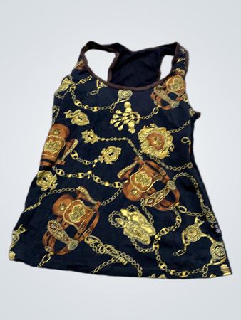 Schwarzes Tanktop mit goldener Kette und Medaillon-Druck