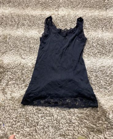 Schwarzes Spitzenrand-Cami