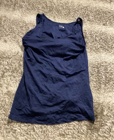 Marineblaues Tank-Top