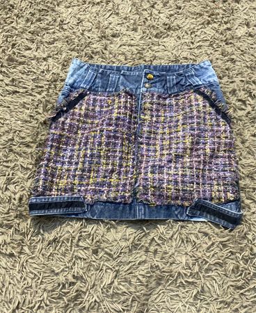 Jeans- und Tweed-Minirock