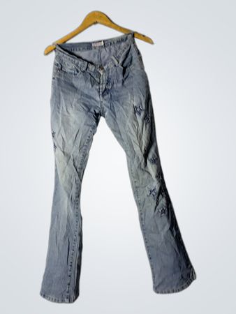 Rise Jeans mit Sternverzierungen