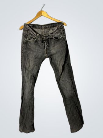 BENUTZT // JEANS