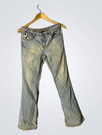 Gewaschene blaue Bootcut-Jeans mit Herz-Taschen-Detail