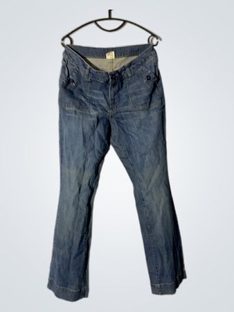 Blaue Schlagjeans