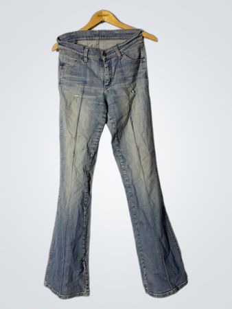 Aufgehellte Schlagjeans