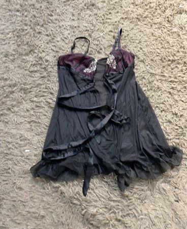 Schwarzes Dessous-Set mit Rüschendetails