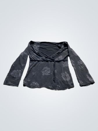 Schwarzes Langarmoberteil mit floralem Muster