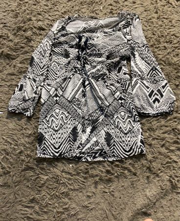 Schwarz-weiße geometrische Druckbluse