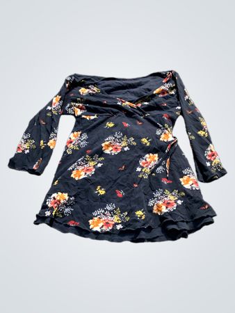 Schwarzes Blumenmuster-Kleid