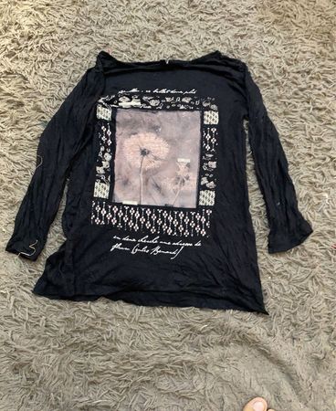 Schwarzes Langarm-T-Shirt mit Löwenzahn-Grafik