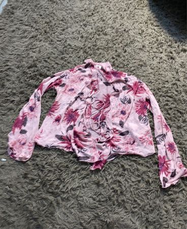 Rosefarbenes Blümchenmuster Langarmoberteil mit Schnürdetail