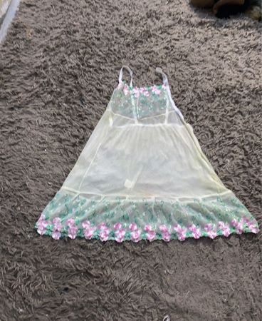 Durchsichtiger Babydoll mit floralem Stickerei