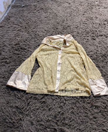 Durchsichtige Spitze-Bluse mit Satinmanschetten