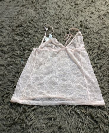 Rosafarbene Spitzen-Camisole