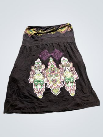 Braunes trägerloses Kleid mit Paisley-Muster