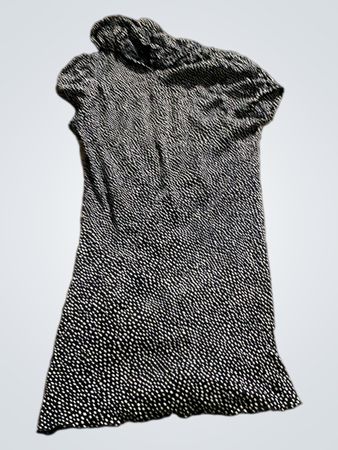 Schwarz-weißes Pünktchenkleid