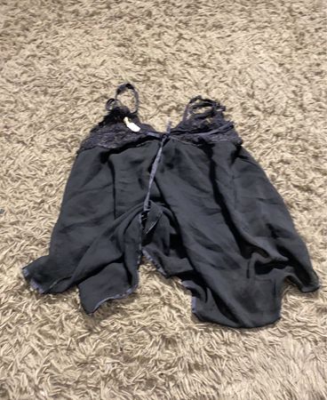 Schwarzes Spitzentop