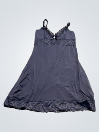 Satin Slipkleid mit Spitzenbesatz