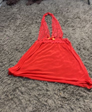 Rote Spitzen-Halter-Chemise