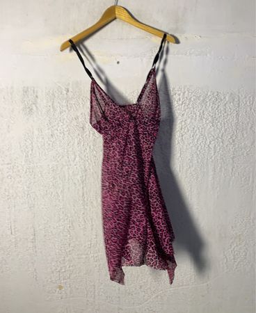 Rosa Leopardenmuster durchscheinendes Kleid