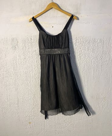 Schwarzes durchsichtige Mini-Kleid mit verziertem Taillenbund