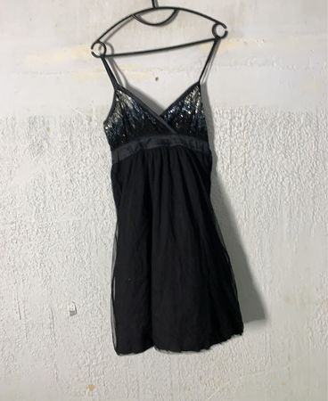 VERO MODA Schwarzes Pailletten- und Netzkleid